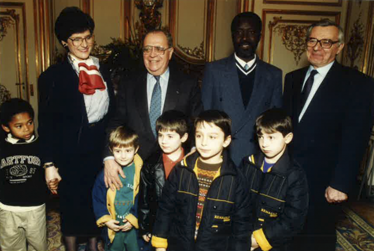 L’association reçoit le Prix des Droits de l’Homme de la République française, en reconnaissance de son action de terrain autant que de son engagement public à Madagascar