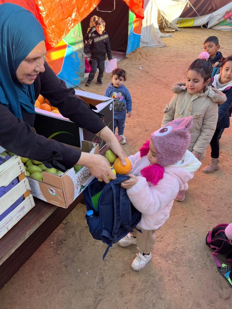 Distribution de nourriture par l'association Wallah we can