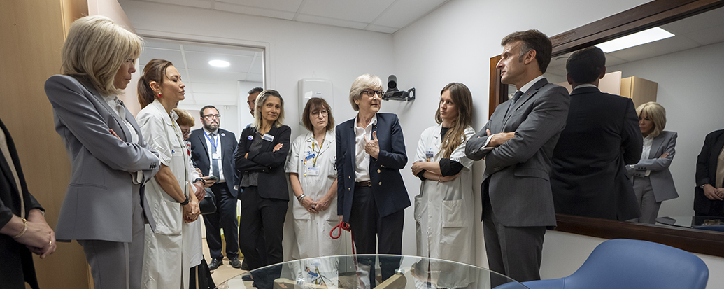 À l'UAPED de l'hôpital Robert-Debré, le Président de la République, Emmanuel Macron, et La Voix De l'Enfant saluent l'engagement des équipes pédiatriques